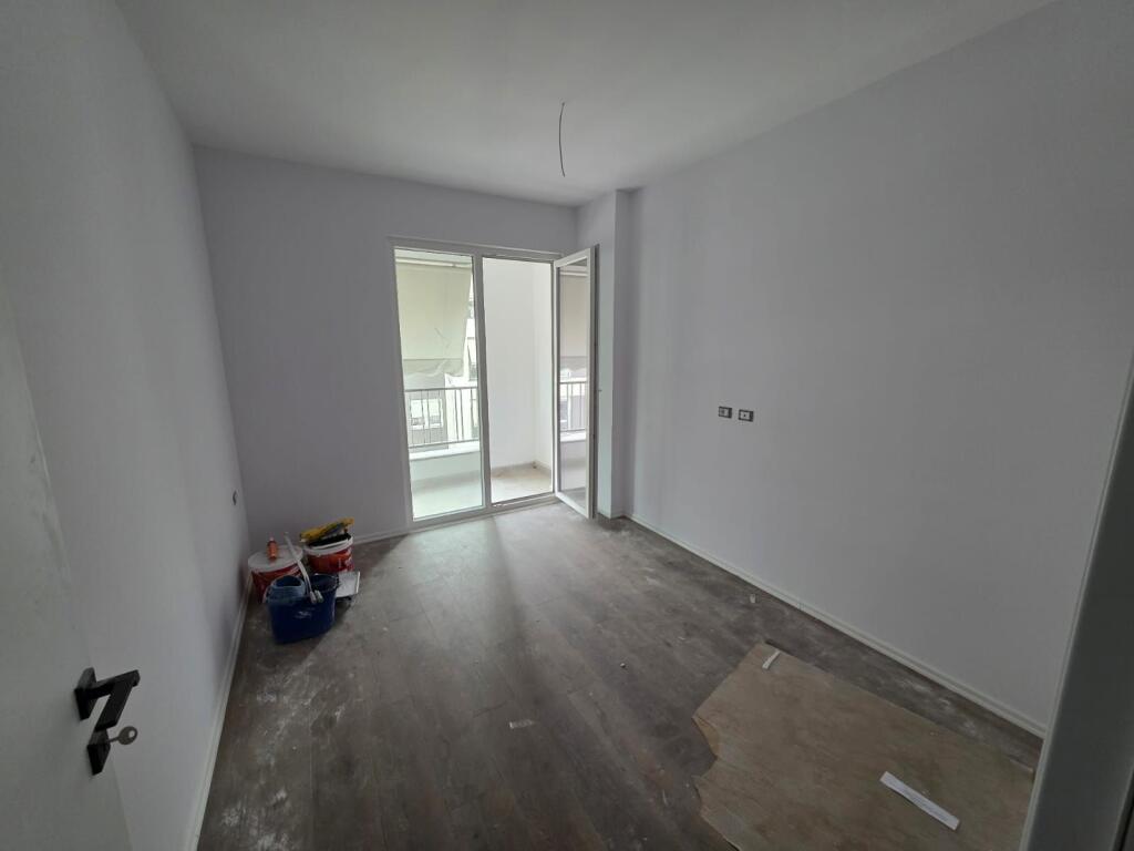 5 Maji Affittasi Appartamento 2+1 Vuoto