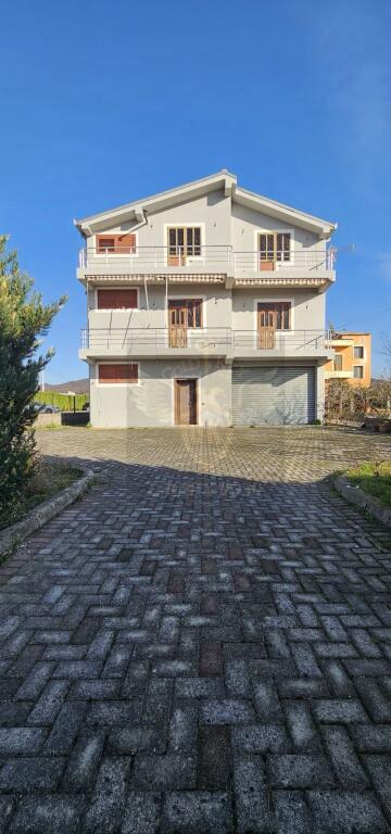 🏡 SHTËPI PRIVATE 3-KATËSHE ME TRUALL – NË SHITJE 🏡 📍 Manëz, Durrës