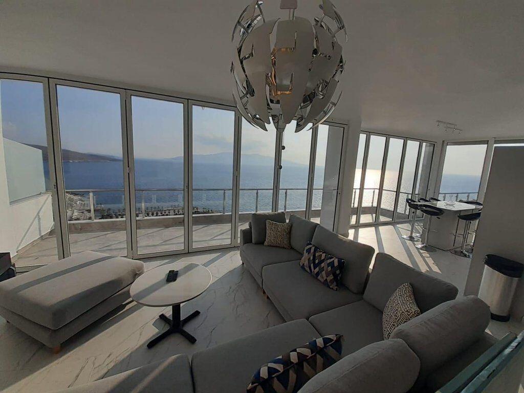 SARANDE, PENTHOUSE LUKSOZ ME PAMJE PANORAMIKE TE HAPUR NDAJ DETIT