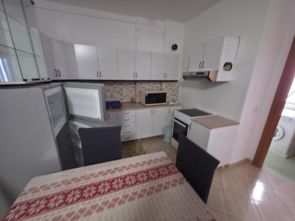 Jepet Apartament 1+1 me Qira – Rruga Bill Klinton