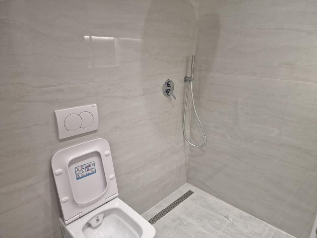 COMUNE DI PARIGI, vendiamo un super appartamento 2+1+2