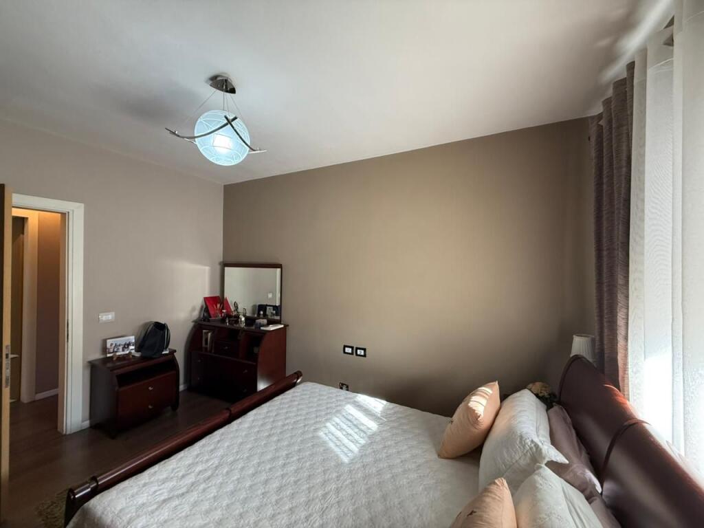 Shitet Apartament 2+1 i mobiluar – 80 m² Te Fusha e Aviacionit 149.990 €0