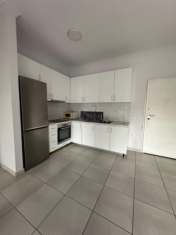 Apartament 1+1 per zyra dhe banim, Pazari I Ri, afer Lincoln Center