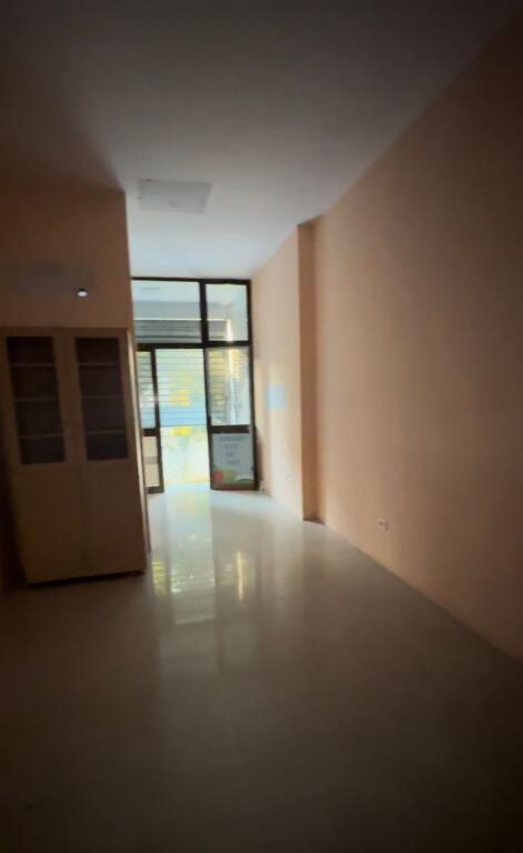 Jepet me qira – Ambjent Biznesi (Kati përdhe)