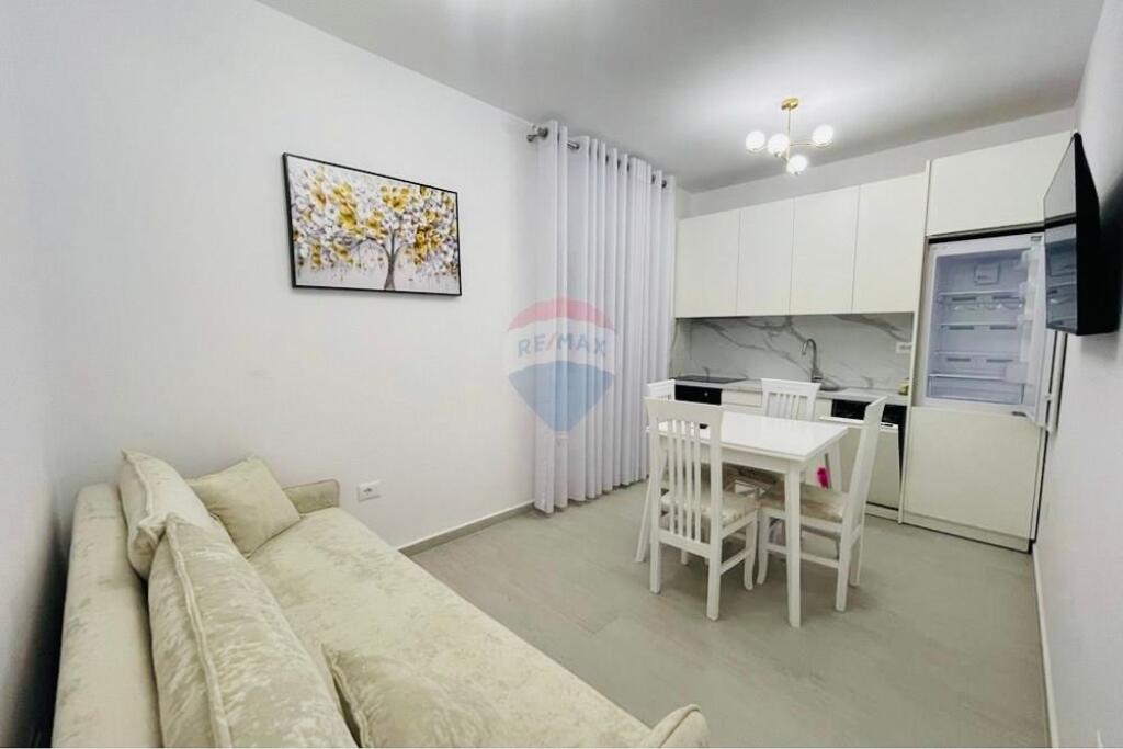 Jepet apartament 1+1 me qera, Komuna e Parisit