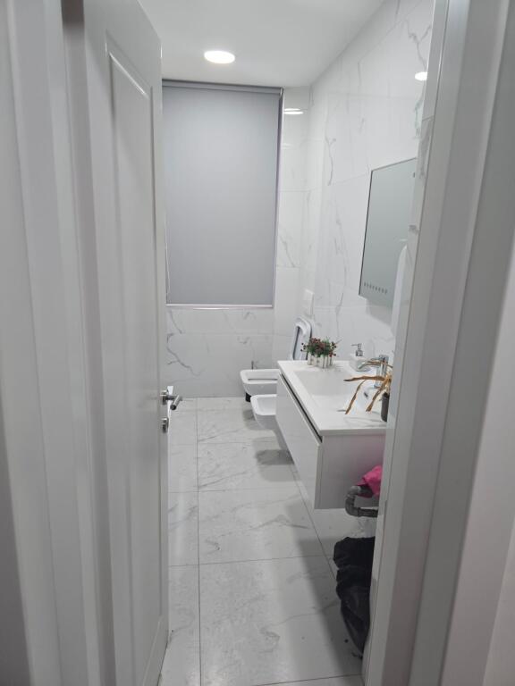 ZYRE ME QERA 75 M2 VASIL SHANTO 70.000 LEKE