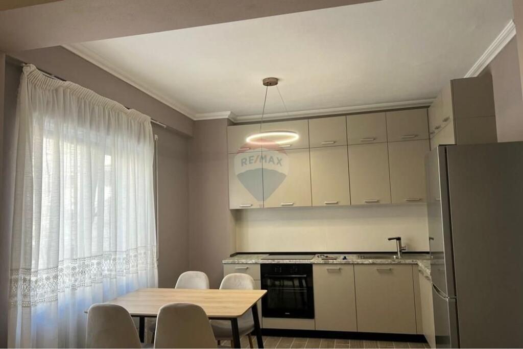 Qira/Apartament 2+1+p.parkimi te K. Diellit 2 !