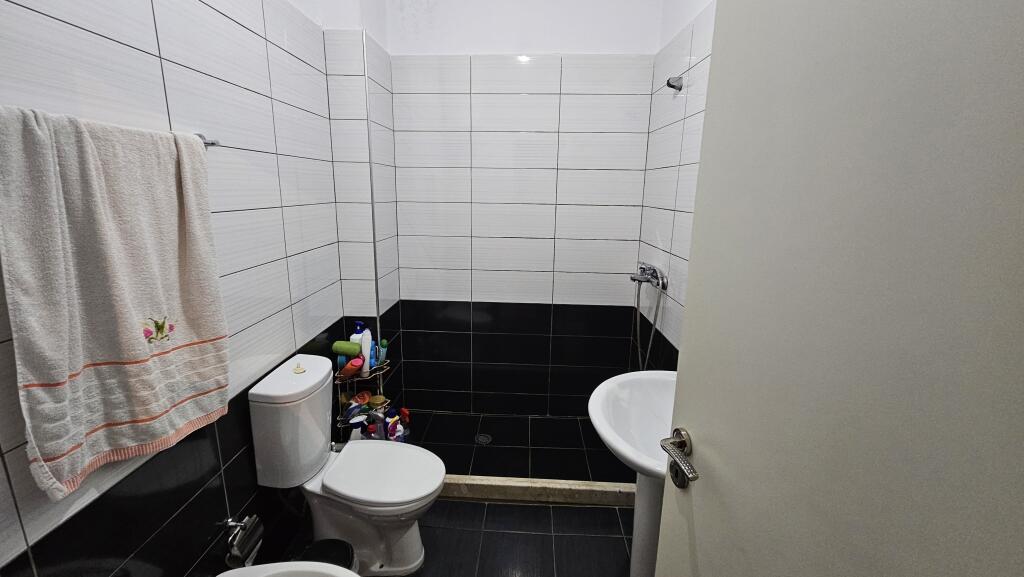 Apartament 1+1 me 2 Ballkone per Shitje , Astir