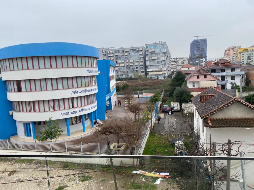 2+1,arredato comune di Parigi prezzo 600 euro