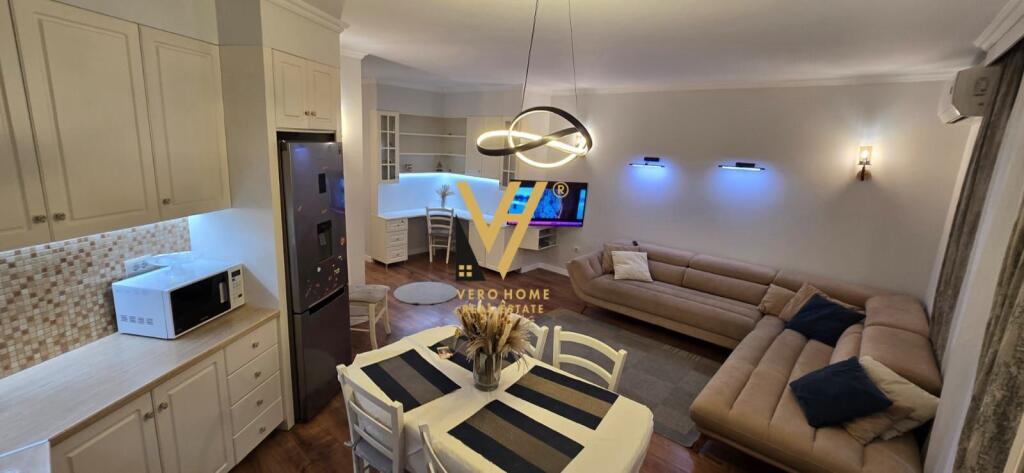 JEPET APARTAMENT 3+1+2+2 BLK ME QERA TE KODRA E DIELLIT 1.100 EURO