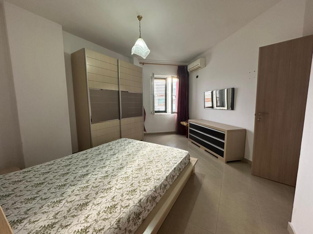 vendesi appartamento 3+1+2+Veranda palazzi Cabej 195000 euro