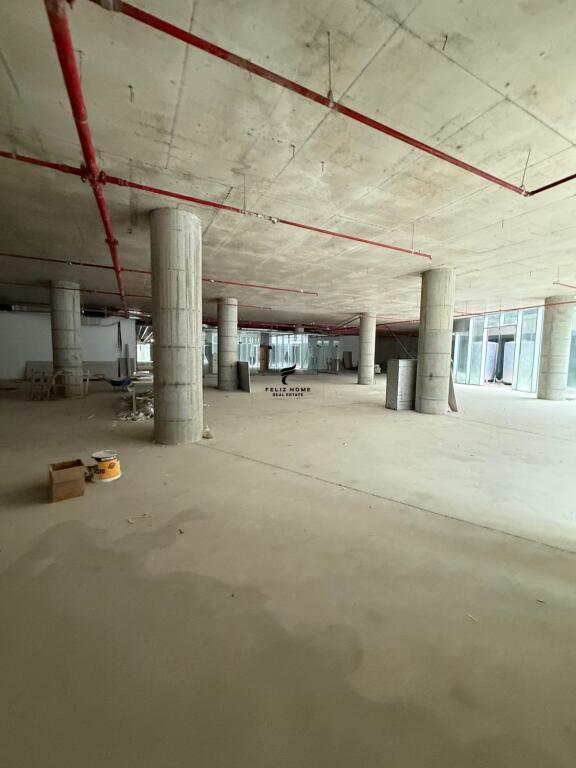 NEGOZIO IN AFFITTO 996 M2 CENTRO 36.000 EURO