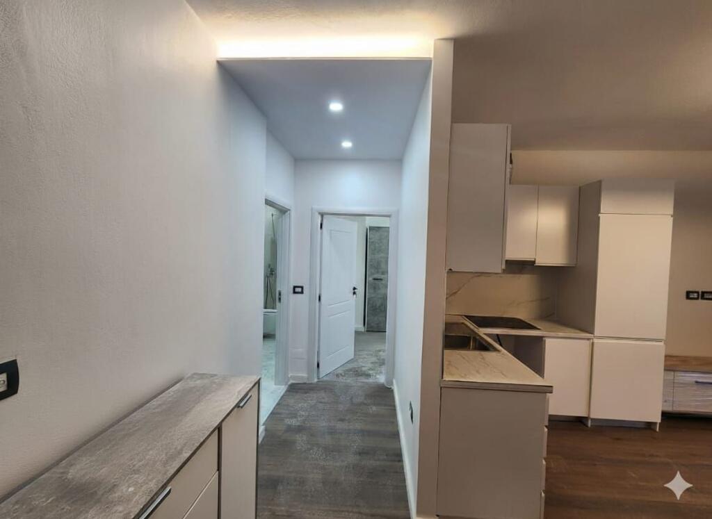 Apartament 1+1 +Verande ne shitje tek Komuna e Parisit, Prane Rrethrrotullimit (ID D8141A4)