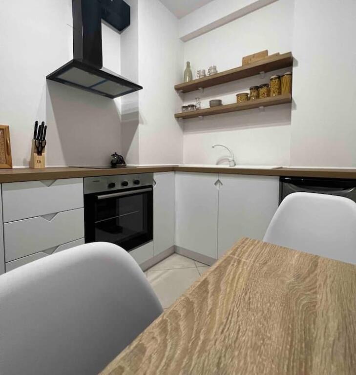 Apartament 1+1 full pamje deti Lungomare Vlore