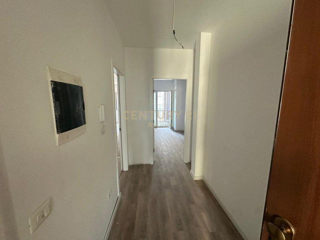 SHITET APARTAMENT 1 + 1 TEK EMERALD CENTER RRUGA 5 MAJI ! 185,000 €