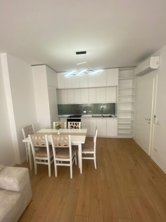 🏡 SHTËPI ME QIRA – RRUGA 5 MAJI   1+1 💶 Çmimi: 550 mije leke/muaj