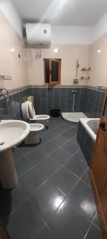 Jepet me qera shtepi private prane Zogut te Zi