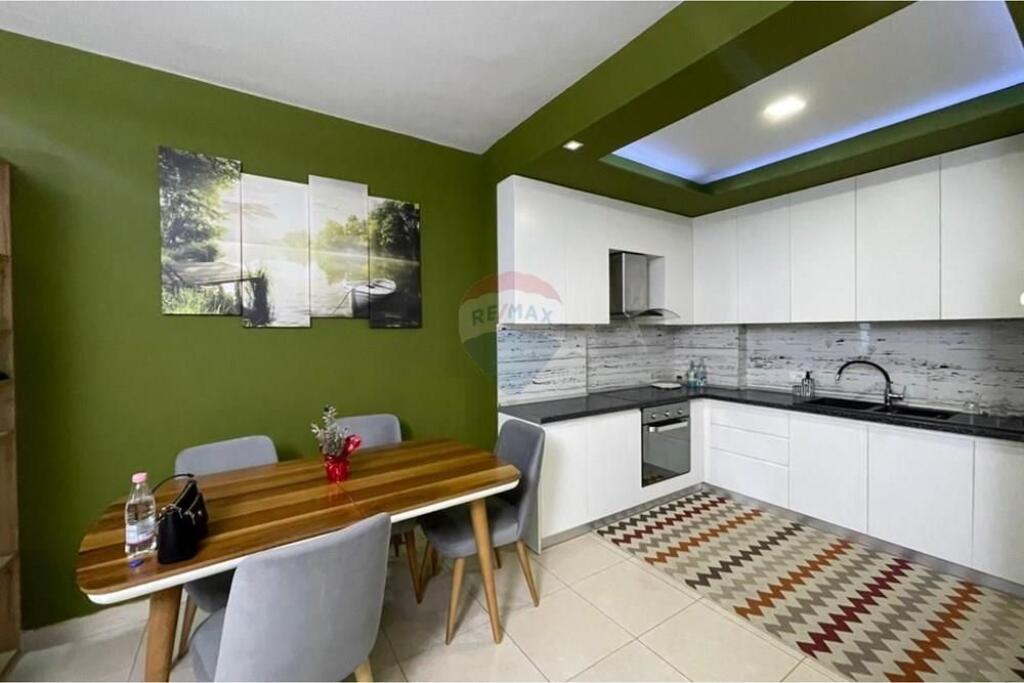 Apartament 2+1 me Qira tek Rruga Ali Demi !