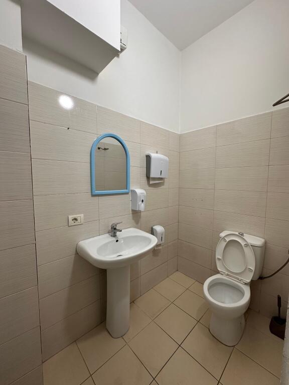 Jepet me qira ambient biznesi – 350 m², Tiranë Qendër