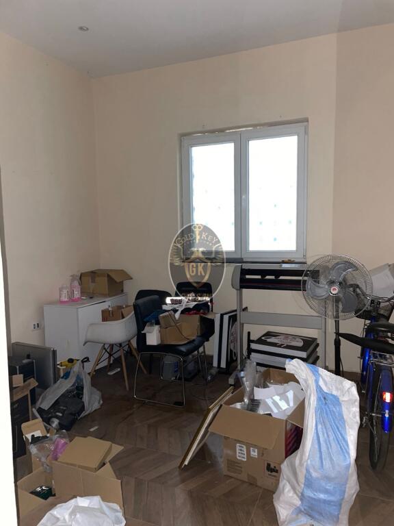 🏢 AMBIENTE ZYRE ME QERA – Pranë Blue Star Center, Durrës