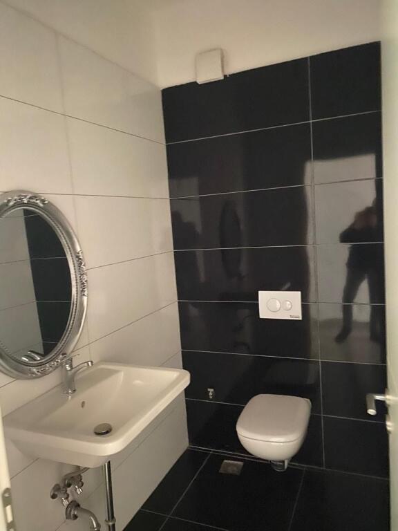 2+1,arredato comune di Parigi prezzo 600 euro