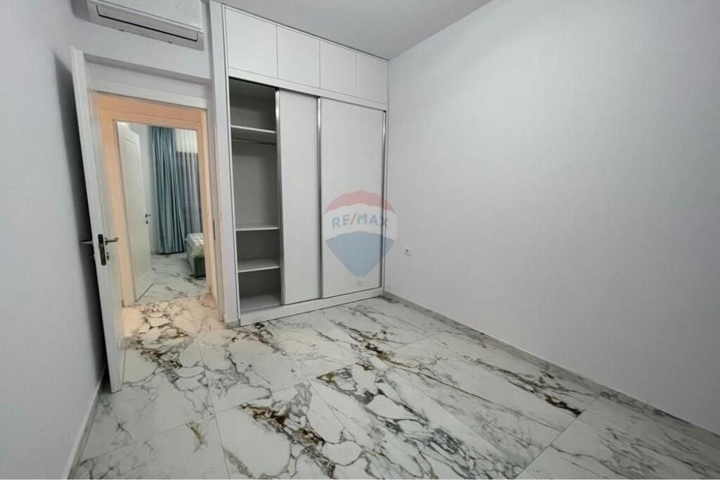 Apartament 2+1 për qira te Komuna e Parisit