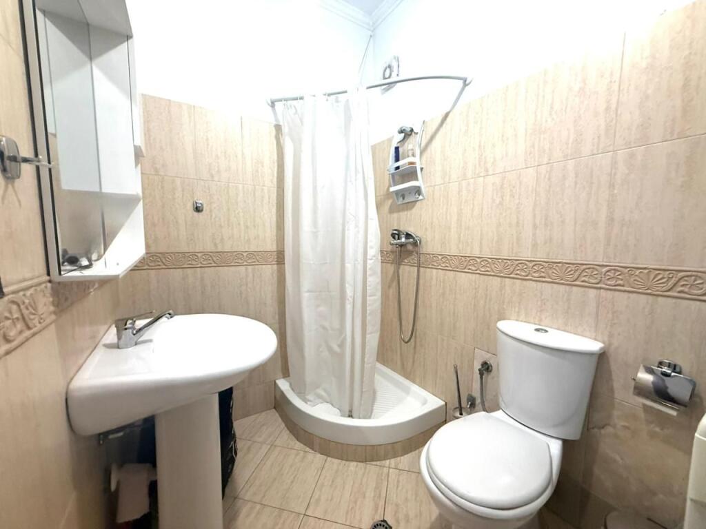 APARTAMENT 2+1  ME QIRA –  📍KOMPLEKSI PANORAMA, PRANE STACIONIT TE TRENIT