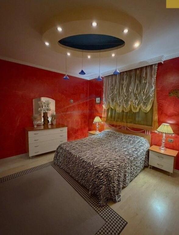 Shitet, Vilë, Ali Demi, Tiranë.