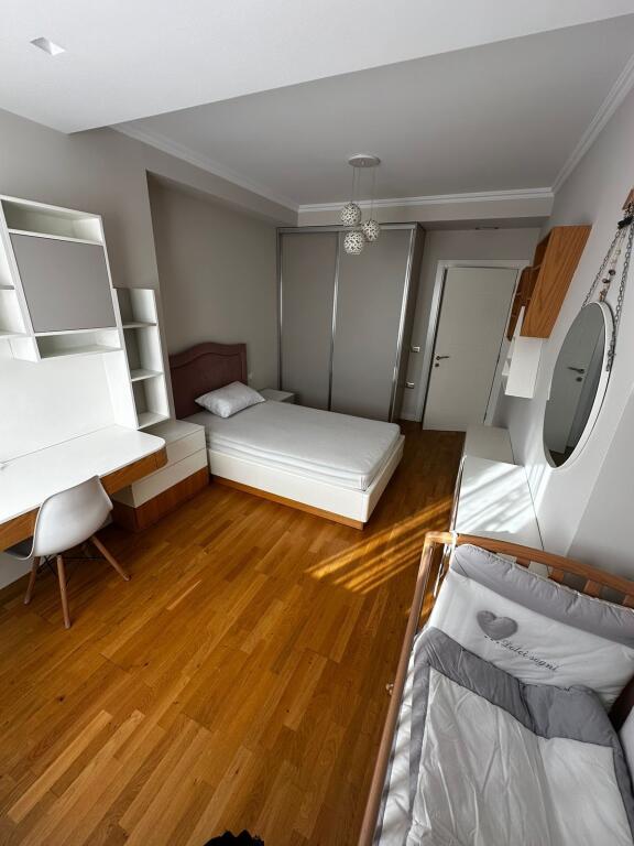 APARTAMENT 3+1 ME QIRA NE KOMUNEN E PARISIT, TIRANE