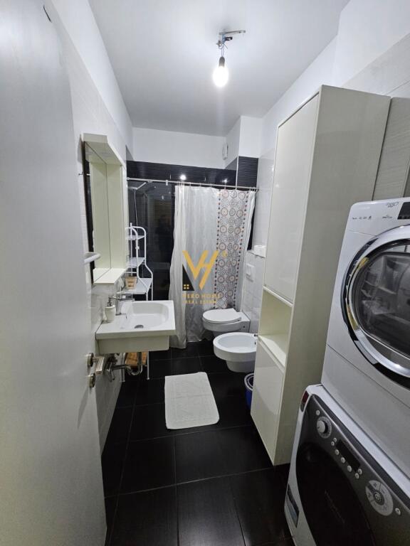 JEPET APARTAMENT 1+1+BLK ME QERA NE QENDER 950 EURO