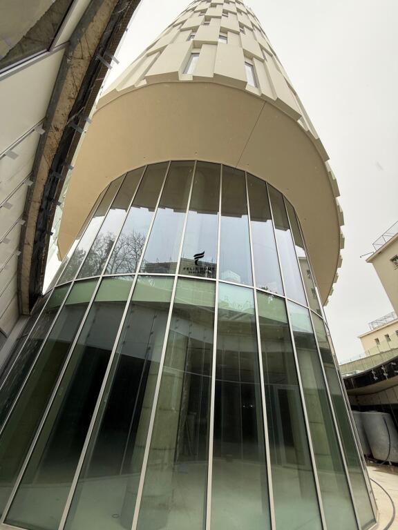 NEGOZIO IN AFFITTO 996 M2 CENTRO 36.000 EURO