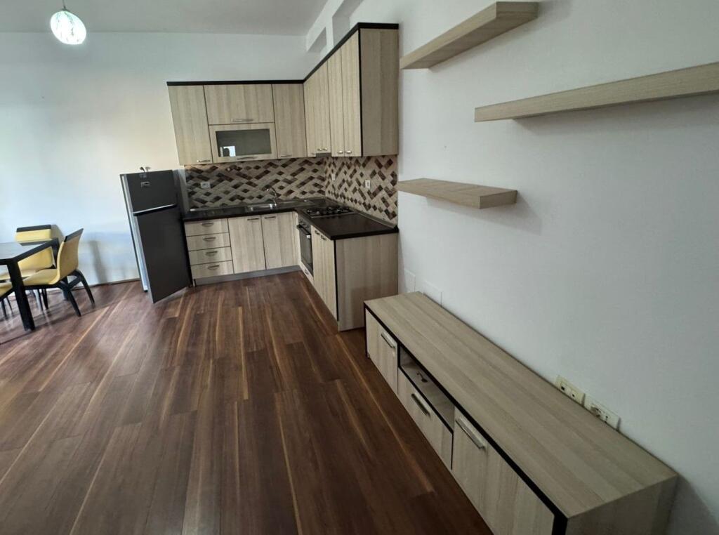 apartament 1+1 me qira tek Liqeni i Thate