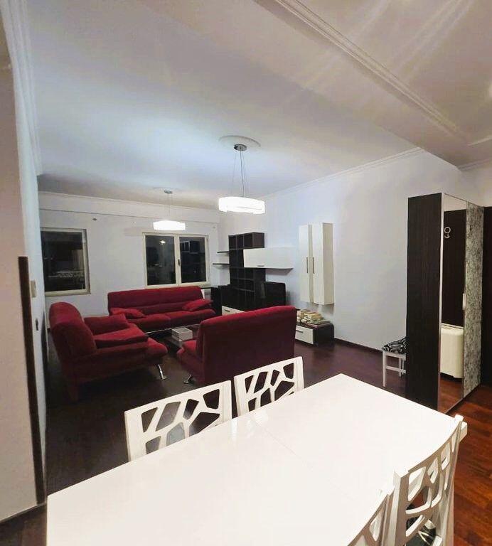 Tek rruga Kosoverave shitet apartamant 2+1+2!