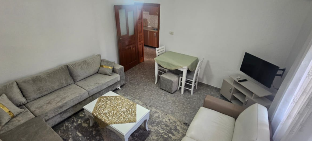 🏡 Jepet me Qira Apartament 1+1 – Kati i Parë i Vilës