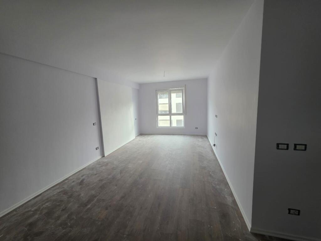 5 Maji Affittasi Appartamento 2+1 Vuoto