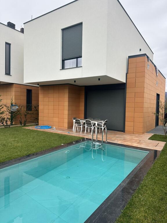 🏡 JEPET ME QIRA VILE 3+1+3 prane TEG me Pishine