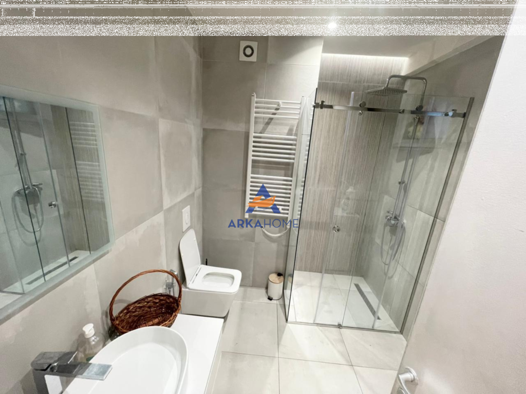 SHITET APARTAMENT 2+1+2+2BALLKONE "TE LIQENI I THATË" 230.000 EURO