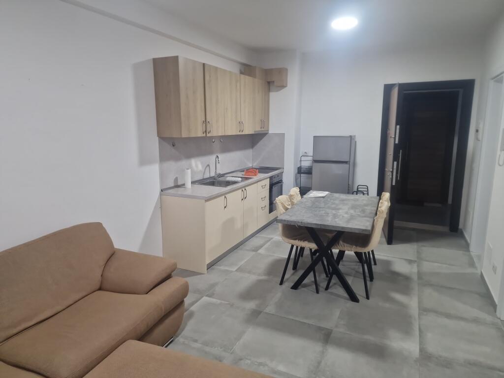 Jepet me qera apartament 1+1+parkim te Univers City