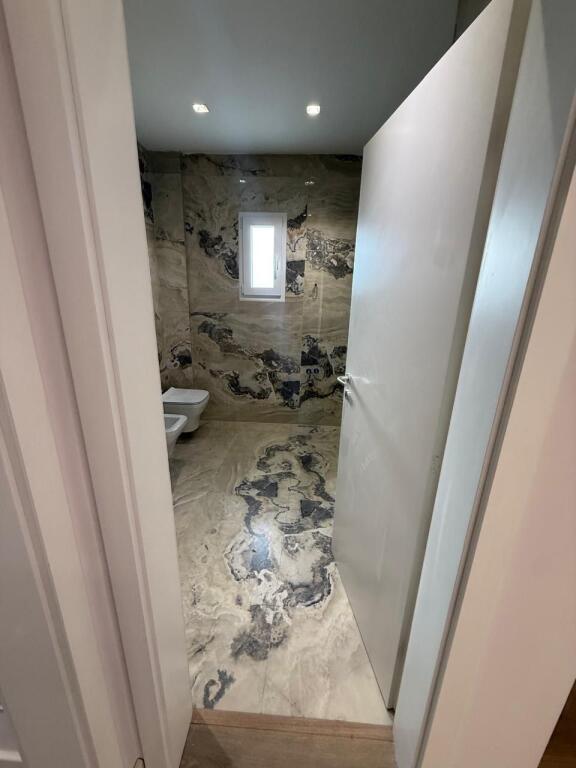 SHKOLLA E KUQE  shesim apartament me garazhd 2+1+2