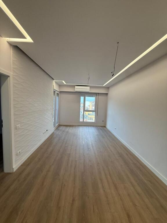 SHKOLLA E KUQE  shesim apartament me garazhd 2+1+2