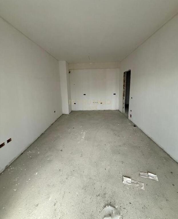 Shitet apartament 1+1 ne Astir