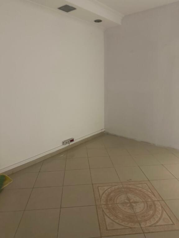 Negozio in affitto sulla strada principale, Scuola Ali Demi,🏷️55.000 Leke