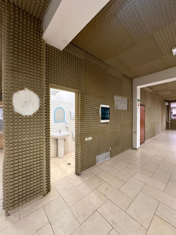 Jepet me qira ambient biznesi – 350 m², Tiranë Qendër