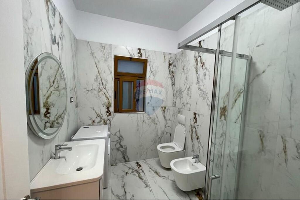 Apartament 2+1 për qira te Komuna e Parisit