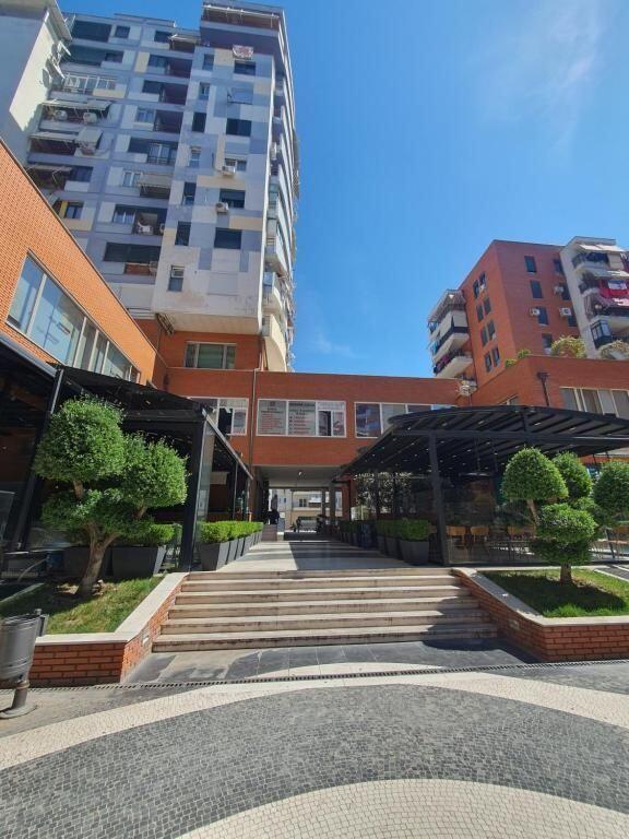 AP 2+1+2 TUALETE me qira tek Kompleksi Delijorgji