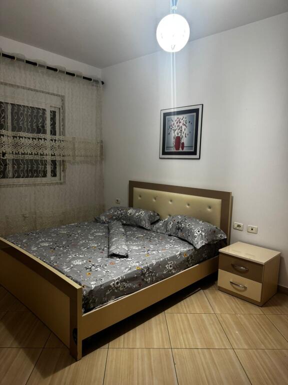 Apartament me qera 1+1 stacioni i fundit Shkoze