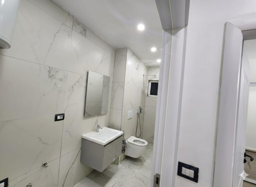 Apartament 1+1 +Verande ne shitje tek Komuna e Parisit, Prane Rrethrrotullimit (ID D8141A4)