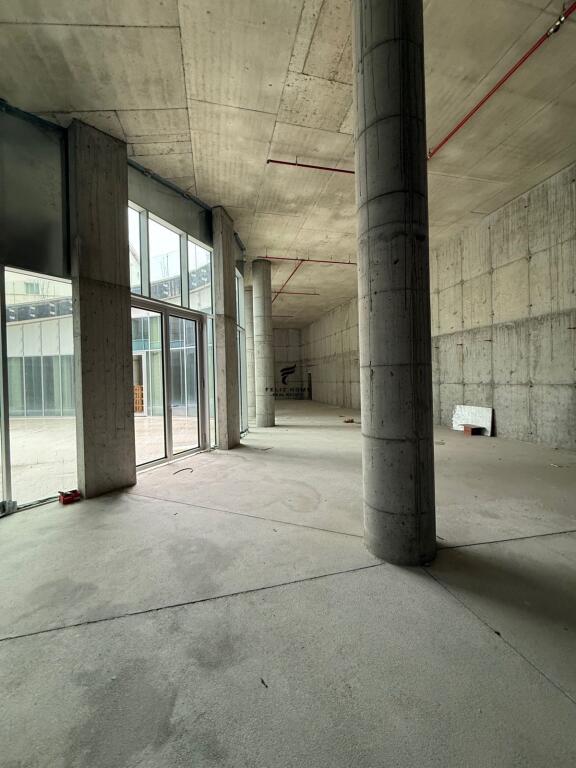 NEGOZIO IN AFFITTO 996 M2 CENTRO 36.000 EURO