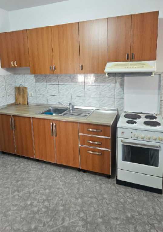 🏡 Jepet me Qira Apartament 1+1 – Kati i Parë i Vilës