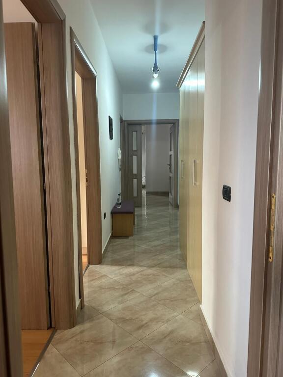 vendesi appartamento 3+1+2+Veranda palazzi Cabej 195000 euro